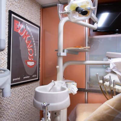 Treatment room - Contemporary & Esthetic Dentistry