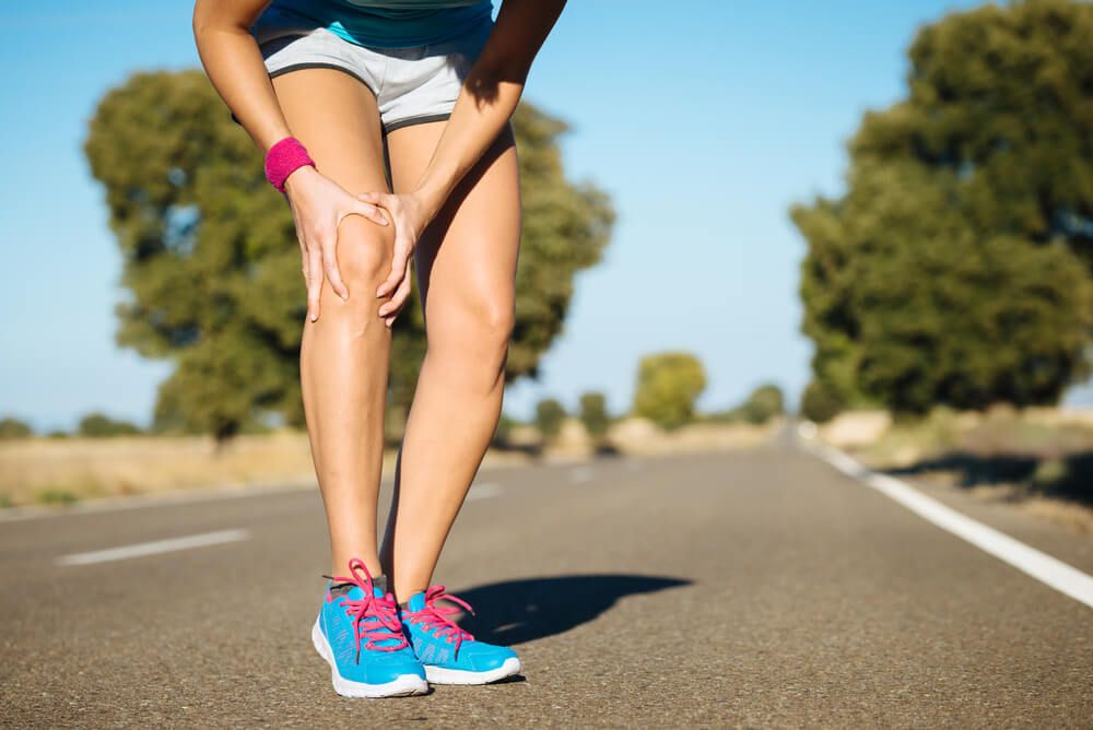 Female runner knee injury and pain