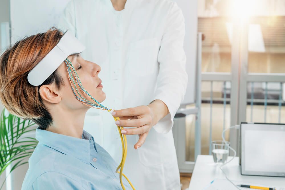 Therapist monitoring brain waves using scalp sensors