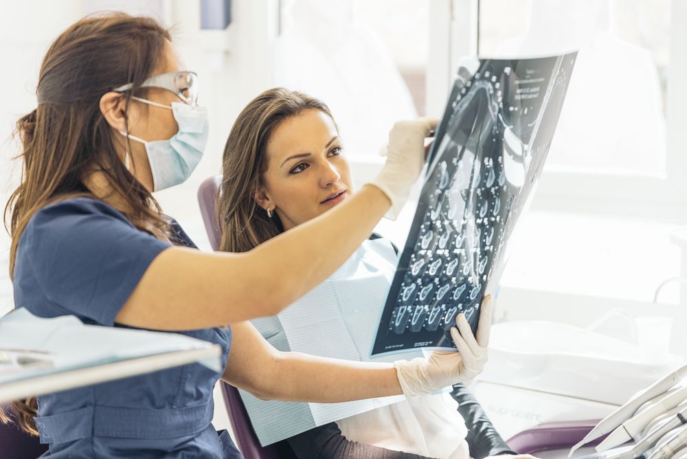 Doctor talking with her patient and teaching a radiograph