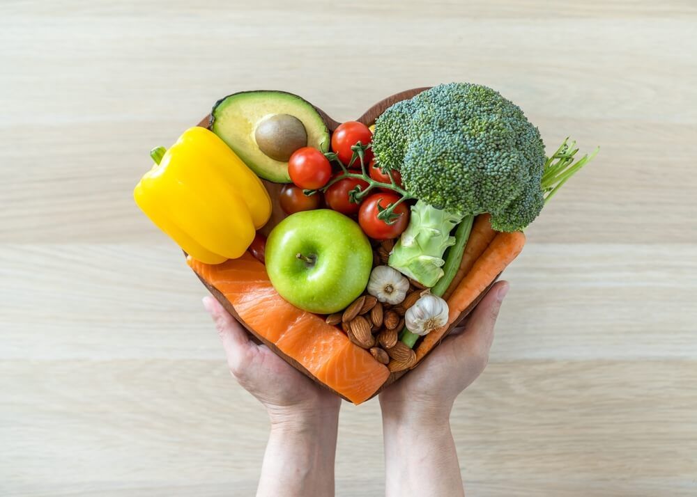 heart shaped bowl of fruits and vegetables decreasing cardiometabolic risk