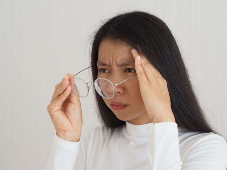 diabetic retinopathy in asian women symptoms of blurred vision and eye floaters