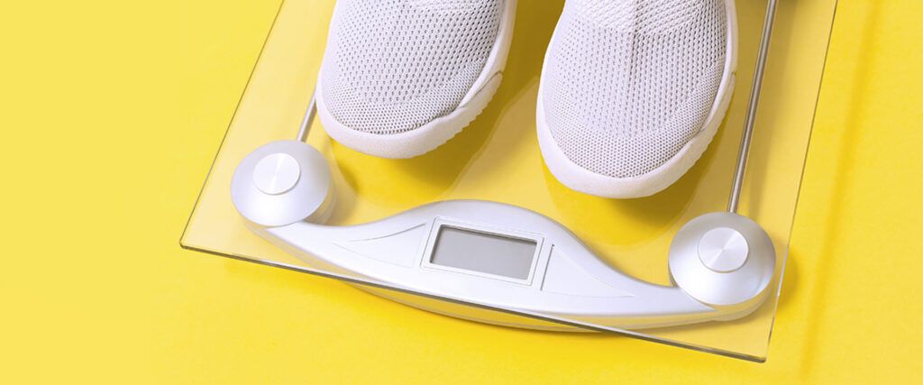 Sport shoes with weigh scale