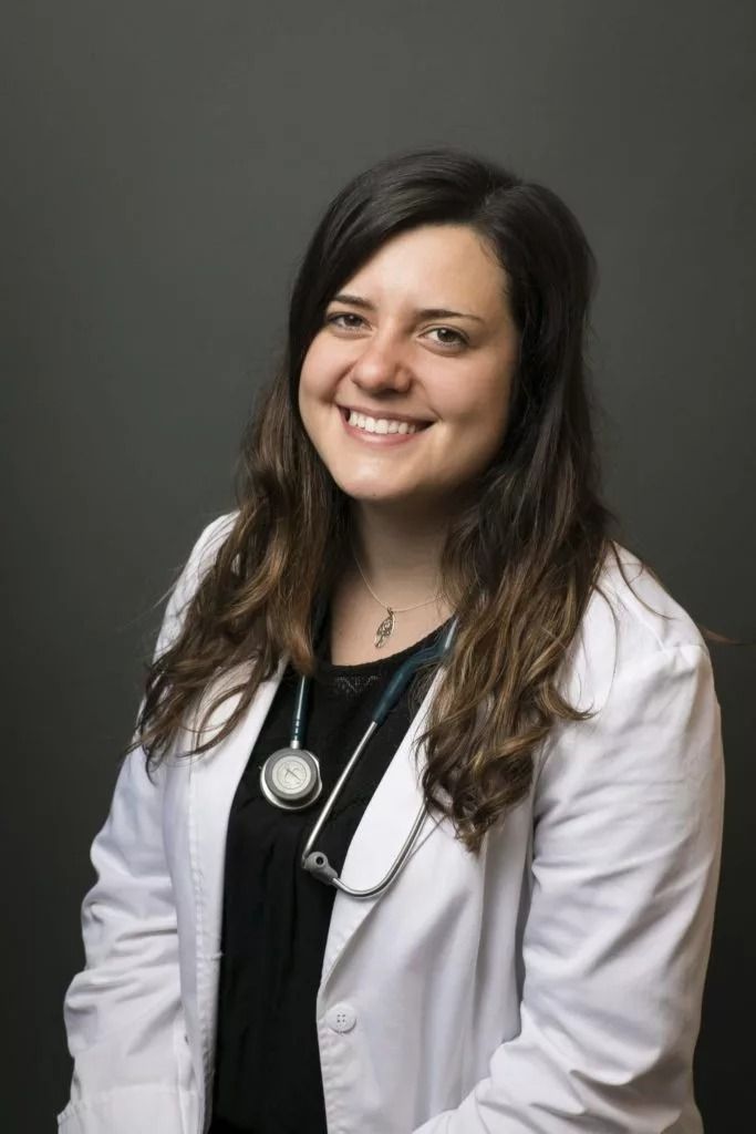 DR. ALEXA KARNIA - VETERINARIAN