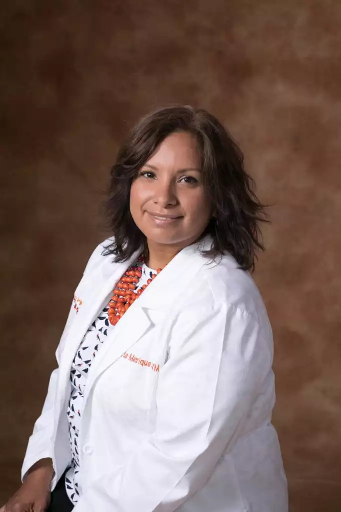 DR. MARIA MANRIQUE - VETERINARIAN