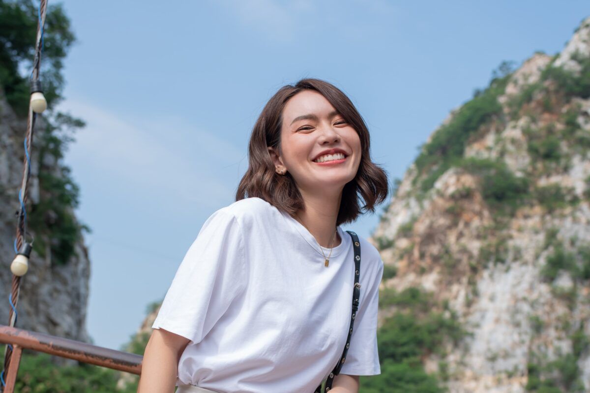 Woman smiling with perfect smile and white teeth