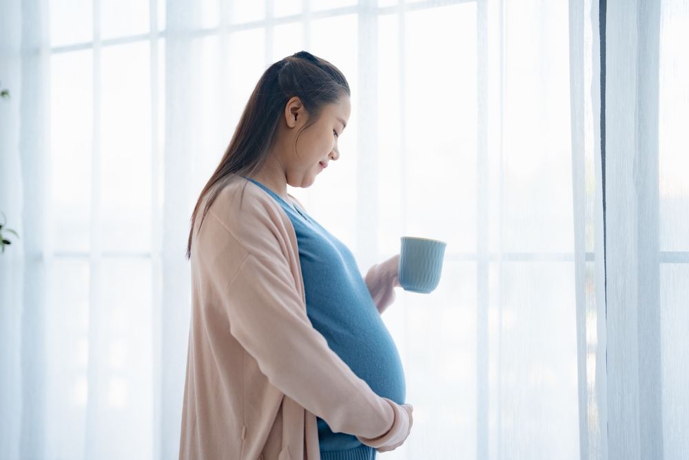 Pregnant,Asian,Woman,Drinking,Milk,At,Home,Relaxation,And,Self-care