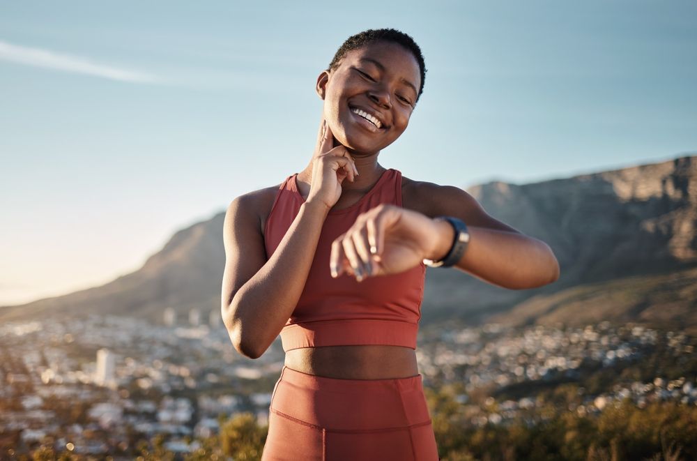 Black,Woman,,Fitness,Or,Smart,Watch,For,Pulse,Check,In