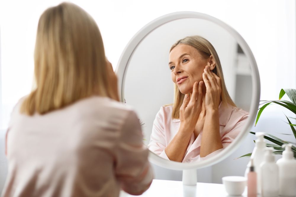 Facelift,Massage.,Beautiful,Middle,Aged,Woman,Massaging,Her,Face,While