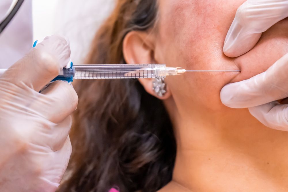 Gloved,Doctor,Hand,Injecting,A,Vial,Of,Hyaluronic,Acid,(ha)