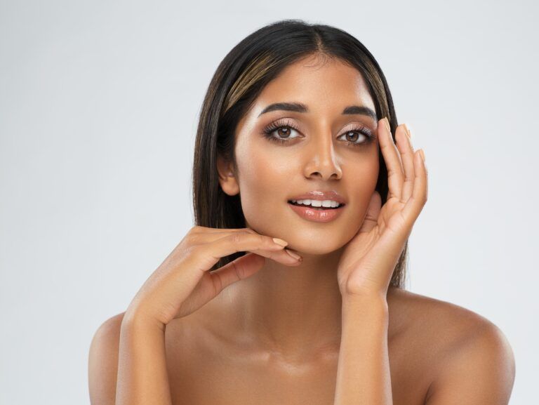 Model with Perfect Eyes Make up