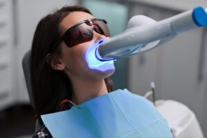 Teeth whitening procedure with ultraviolet light UV lamp