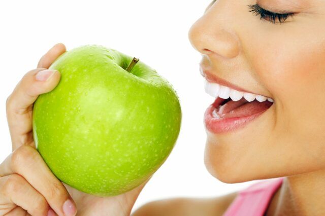 woman eating an apple