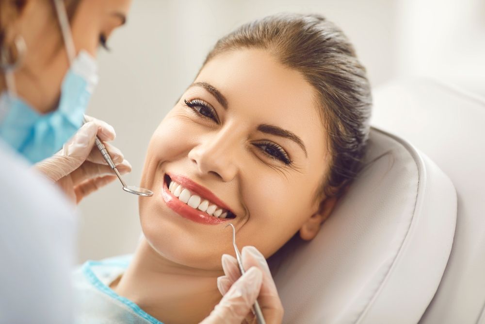 Woman smiling with nice teeth