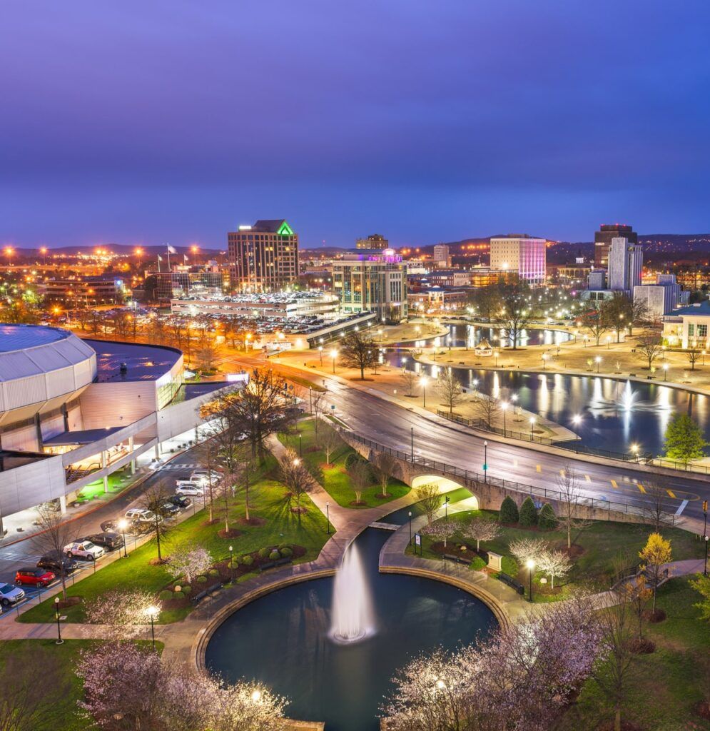 Huntsville, Alabama, USA park and downtown cityscape